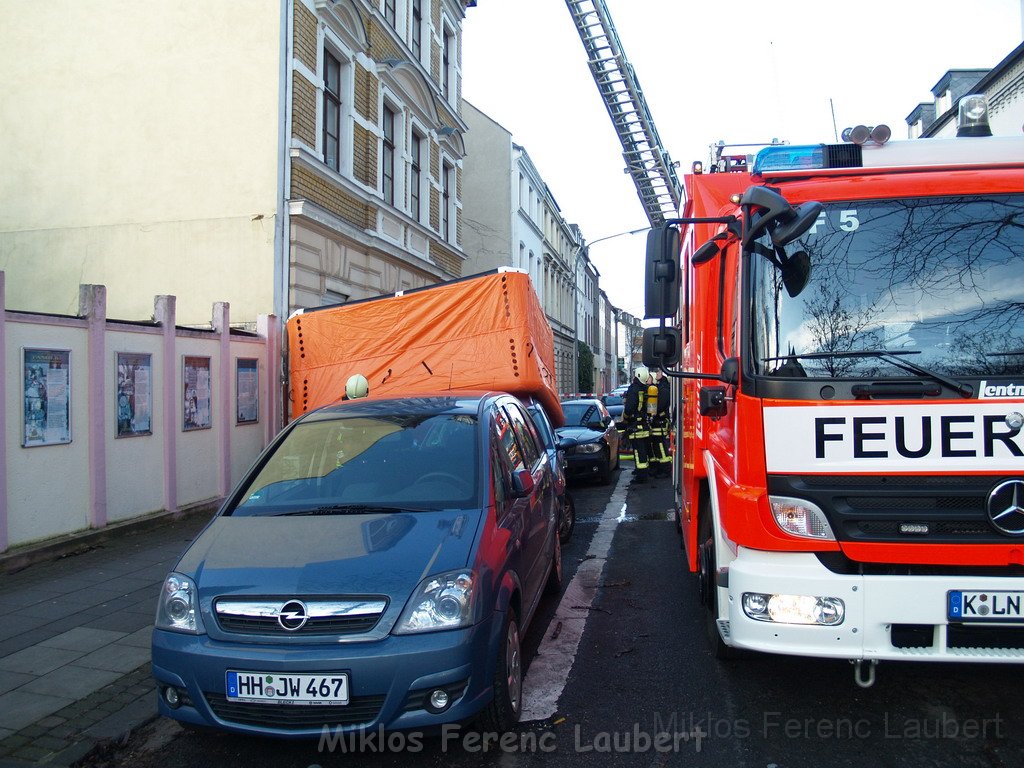 Einsatz Feuerwehr SEK Polizei Koeln Nippes Merheimerstr P054.JPG